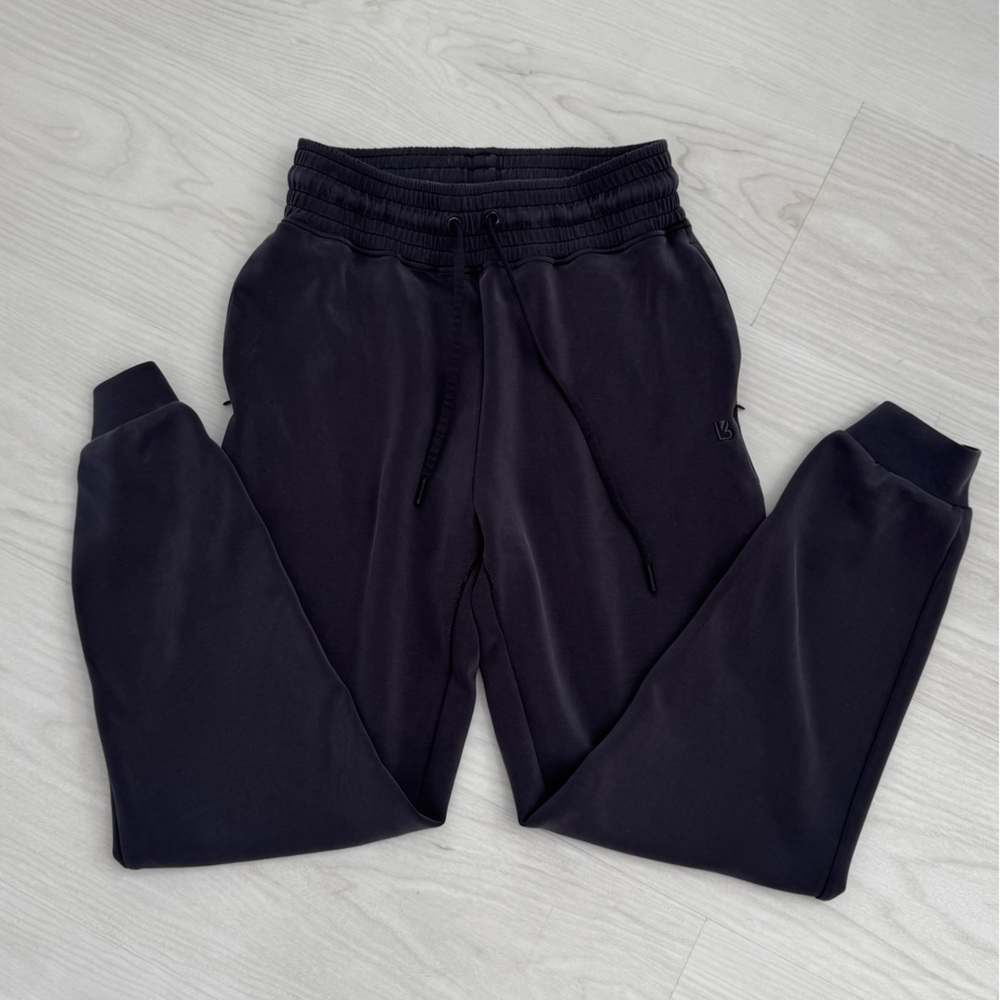 BuffBunny Black Long-Sleeve Top